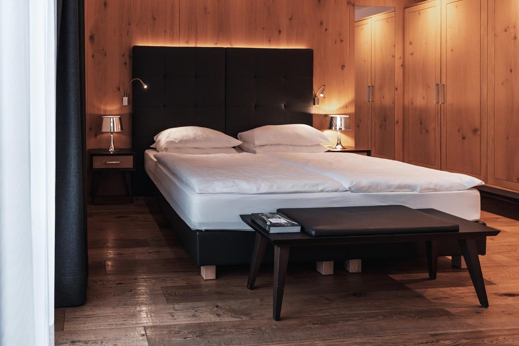 Suite,1690947613:JPEG